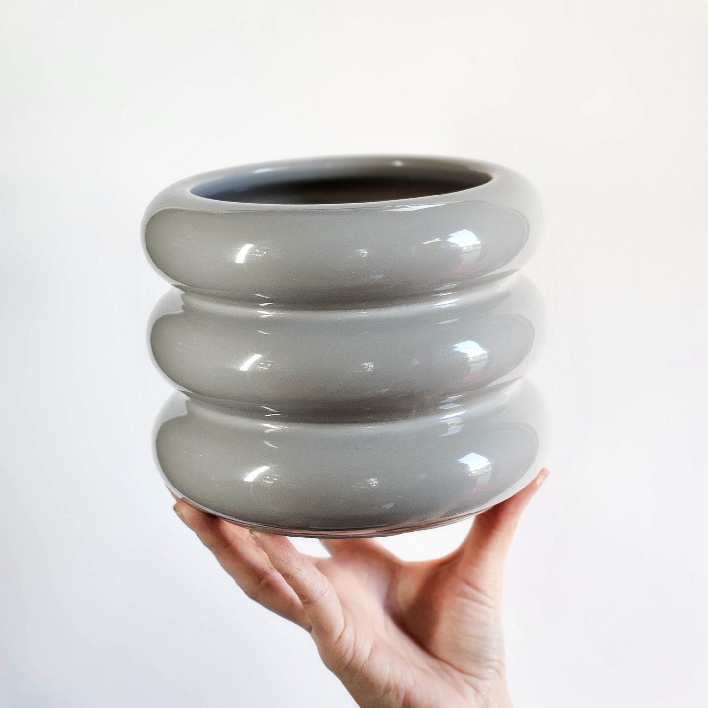 Macetero cerámica gris rollitos