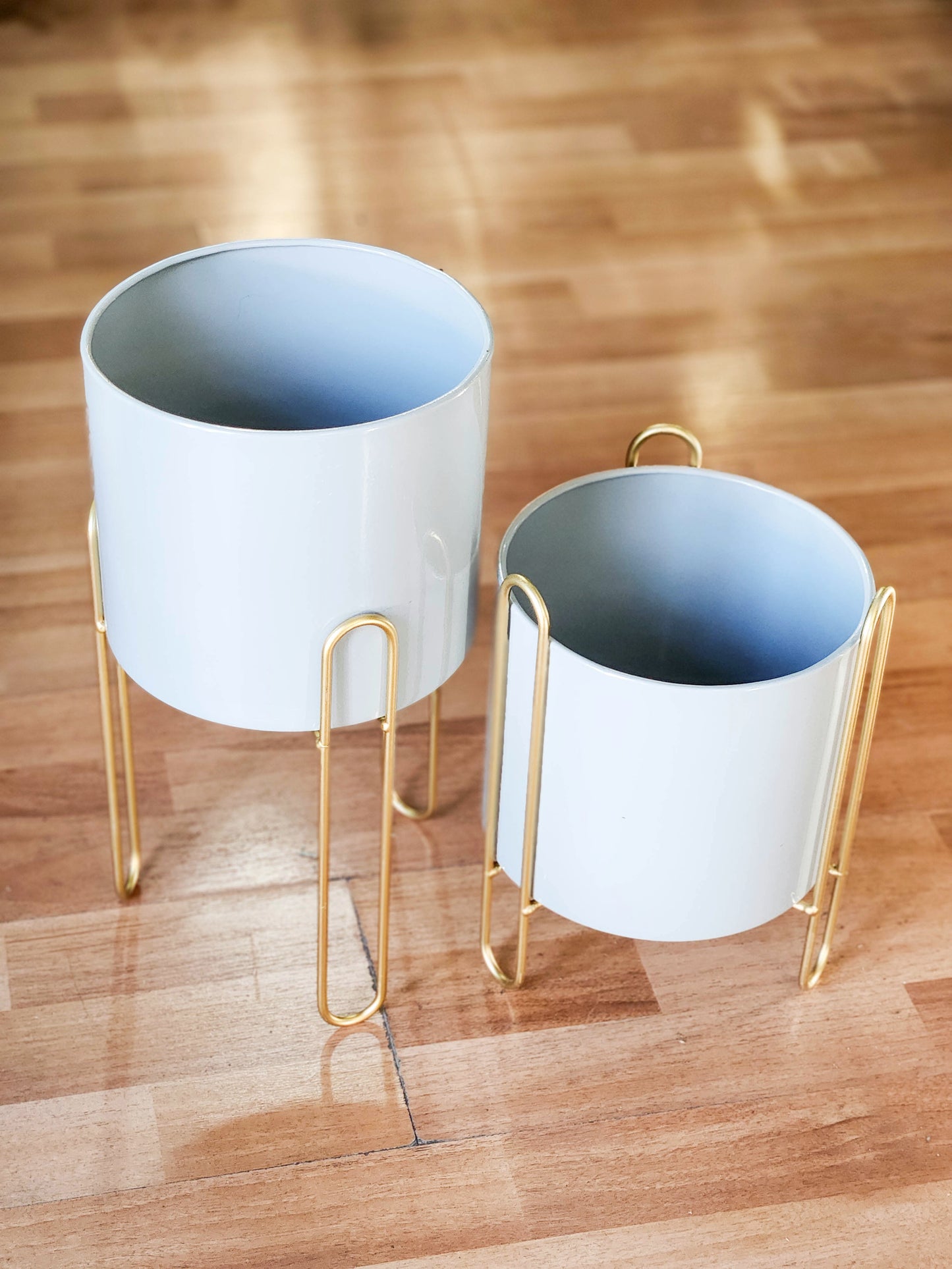 Portamaceta colores pedestal con pedestal dorado