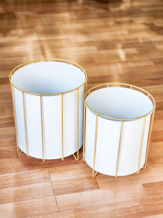 Portamaceta blanco con pedestal dorado